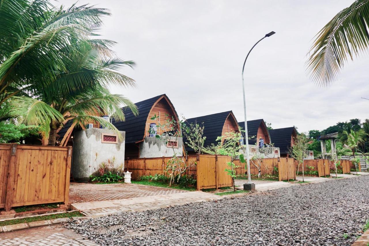 Collection O 9 Villa Ubud Anyer Exterior photo